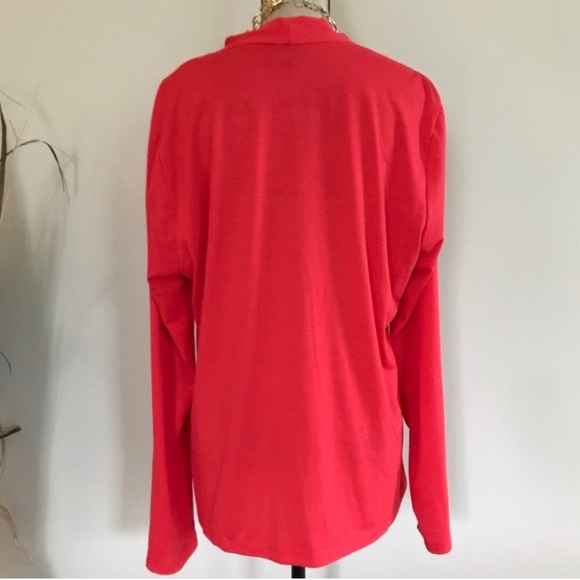 •eci• front twist top {G8} - Picture 3 of 5